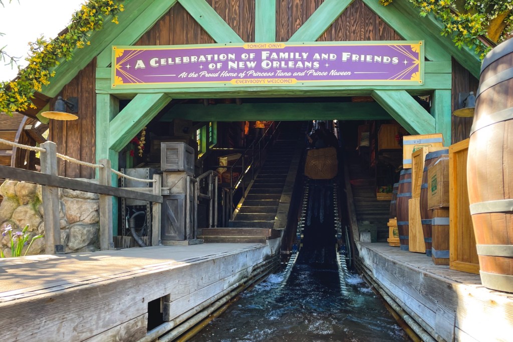 The water track leads into a building, which starts to incline before one of the ride's drops. 